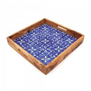 Grand plateau forme carré en bois d’olivier et faïence bleu