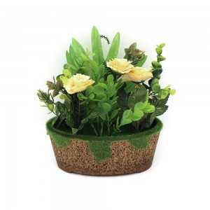 Fleurs artificielles réalisée avec des roses dans un pot forme de bateau en plastique