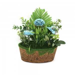 Fleurs artificielles réalisée avec des roses dans un pot forme de bateau en plastique